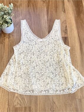 Love Tree Ivory Floral Lace Sleeveless Top